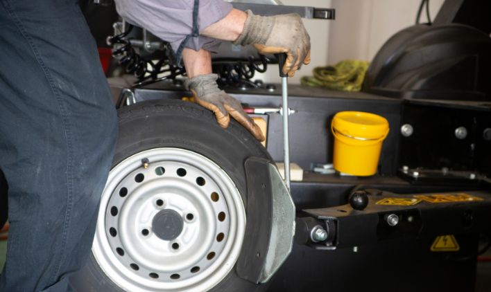 スタッドレスタイヤ交換が遅れるとどうなる？のイメージ画像